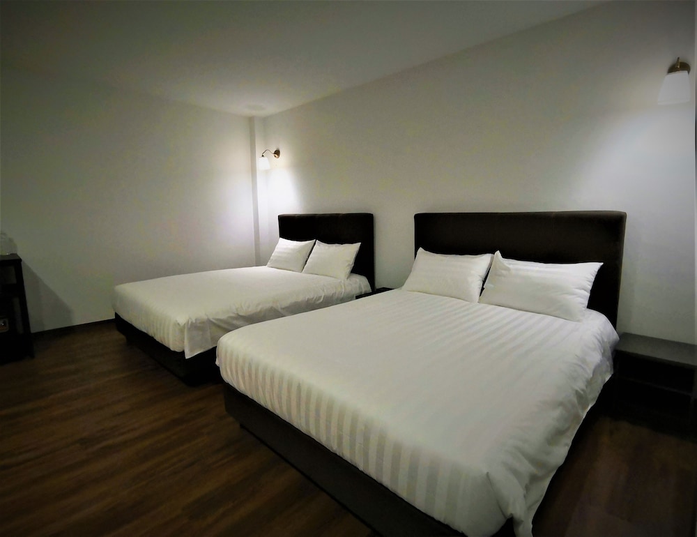 Executive Quadruplet Room - Photo 1