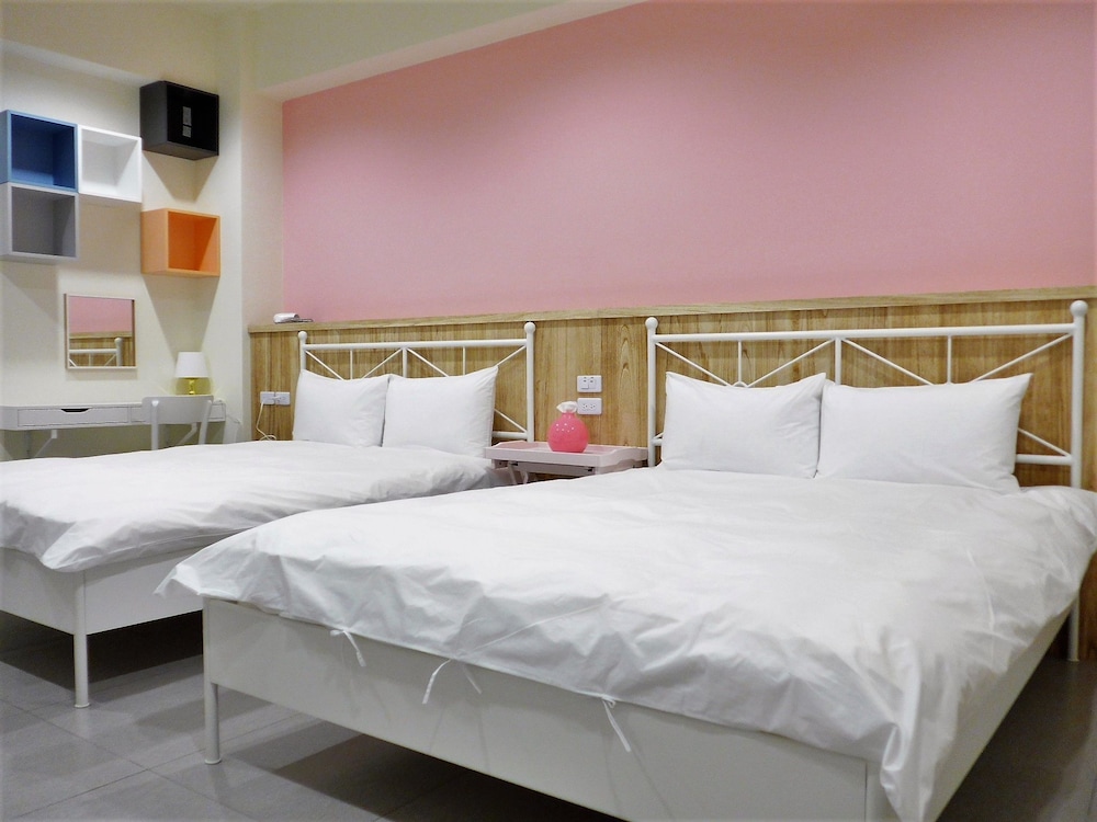 Elite Quadruple Room, 2 Queen Beds, Balcony, City View photo 2