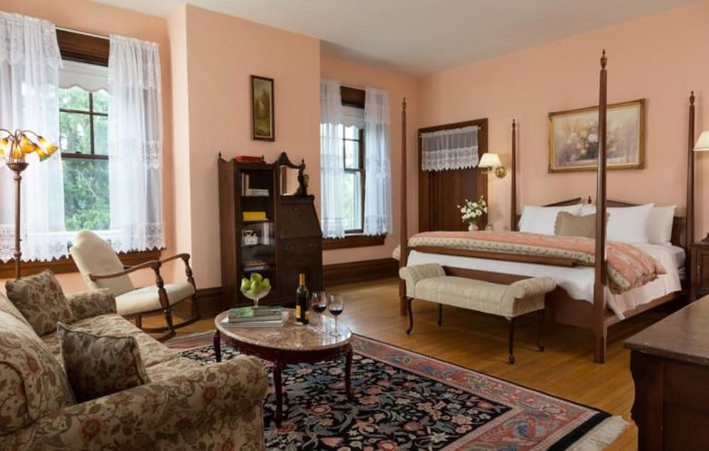 Room, Private Bathroom (Ione's Suite #3)