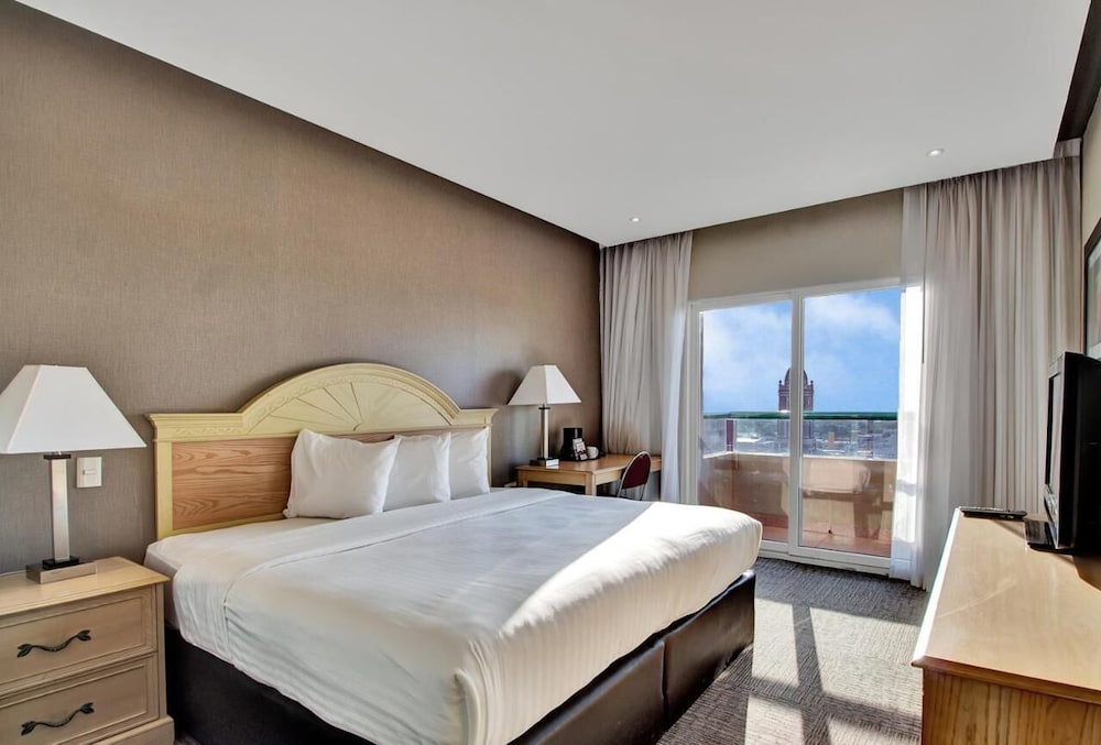 Superior Room, 1 King Bed, Balcony, City View - Photo 1