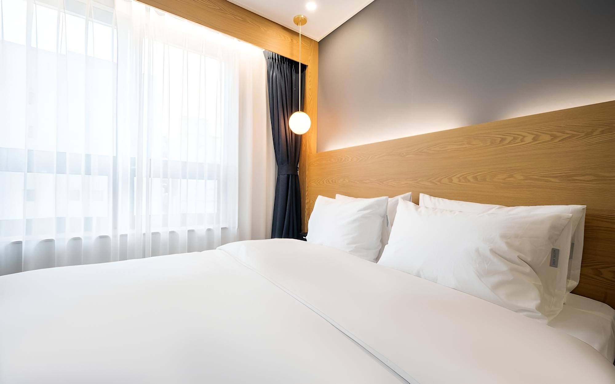 Room (Deluxe A Netflix/Styler (Breakfast/TV) - Photo 3
