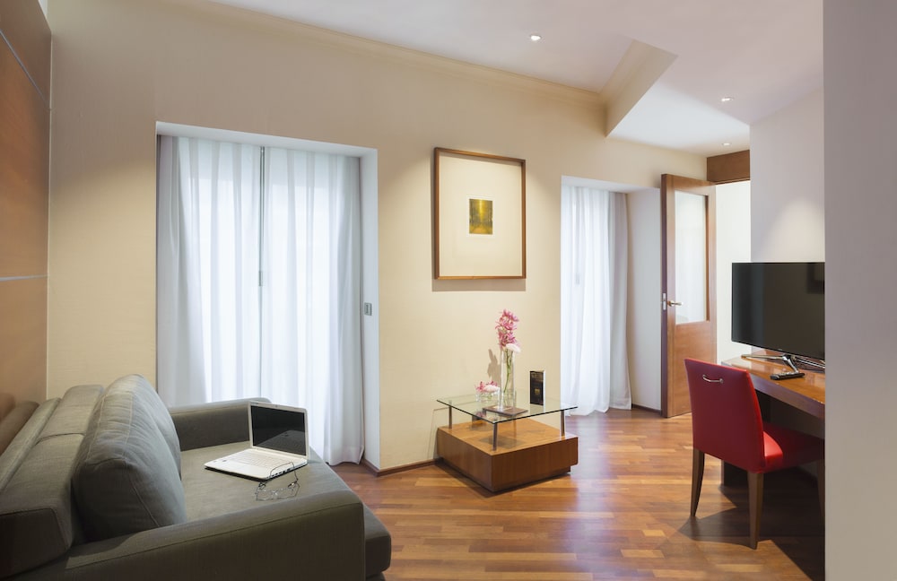 Junior Suite, 1 King Bed with Sofa bed, City View