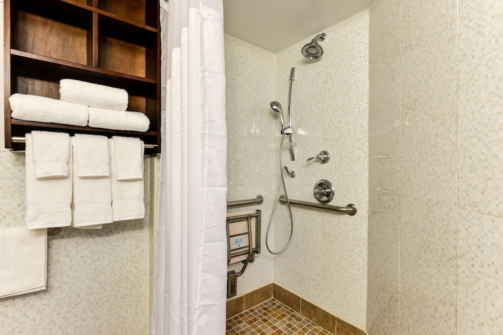Standard Room, 1 King Bed, Accessible (Communications Accessible) - Photo 7