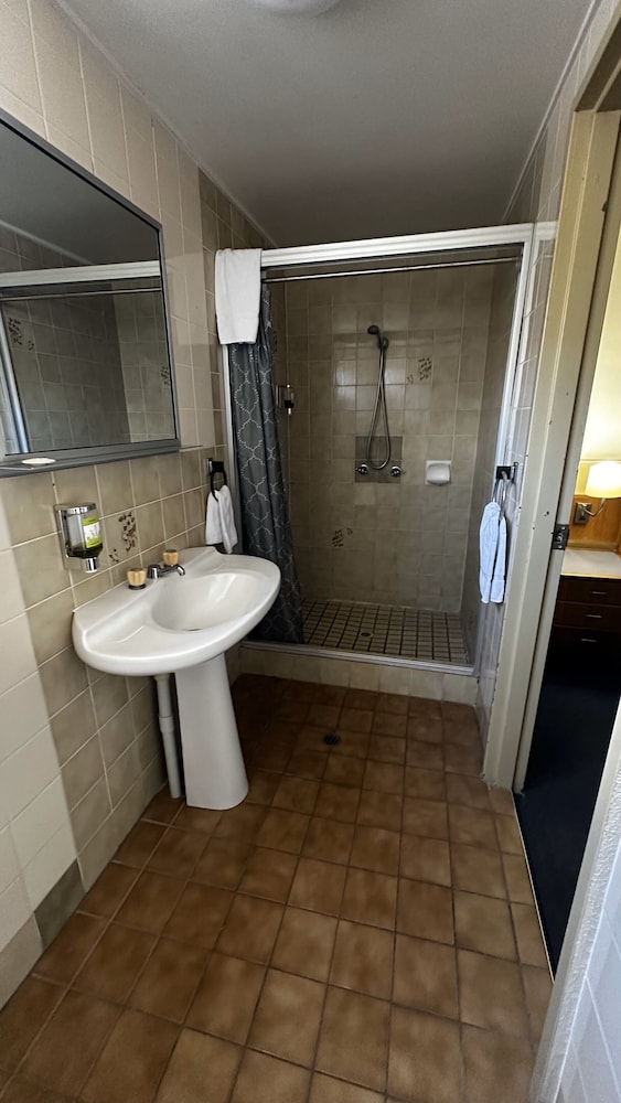 Standard Twin Room (Upstairs) photo 2