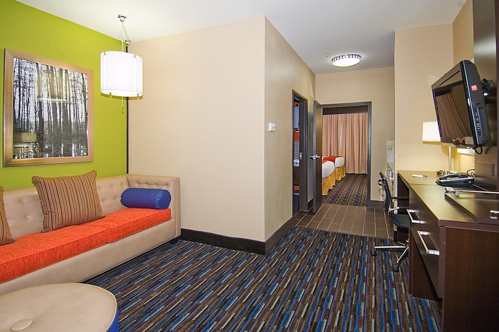 Suite, 2 Queen Beds - Photo 5