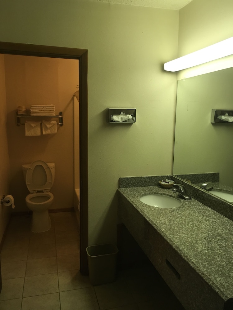 Standard Room, 2 Queen Beds, Non Smoking - Photo 7