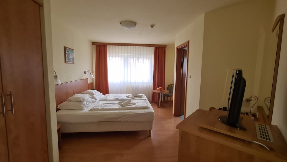 Standard Double Room - Photo 1