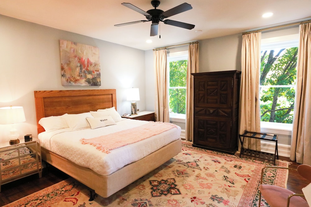 Winston King Room