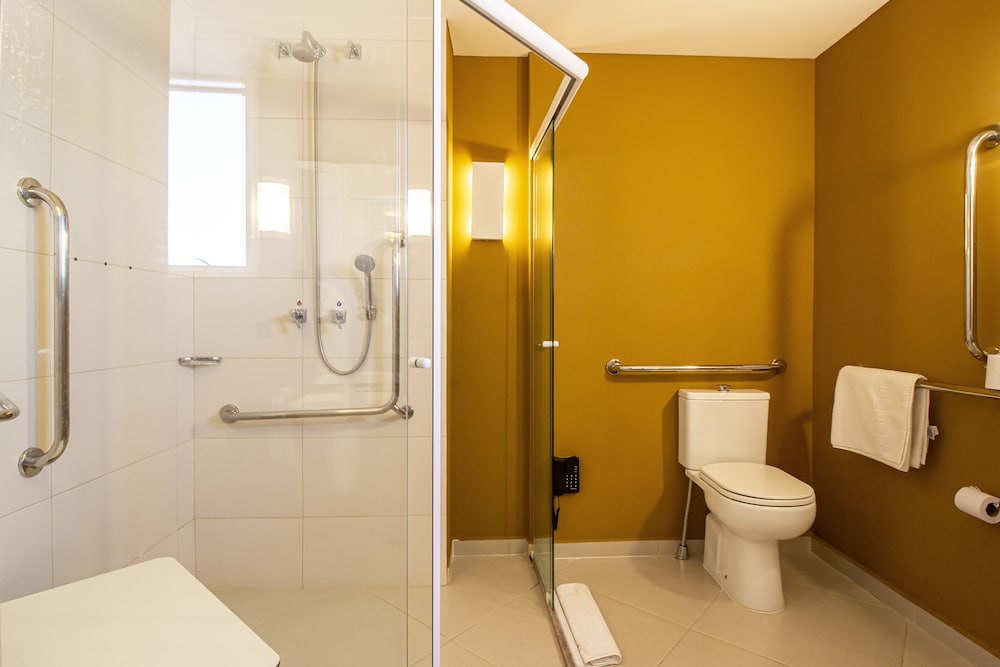 Standard Room, Accessible - Photo 4