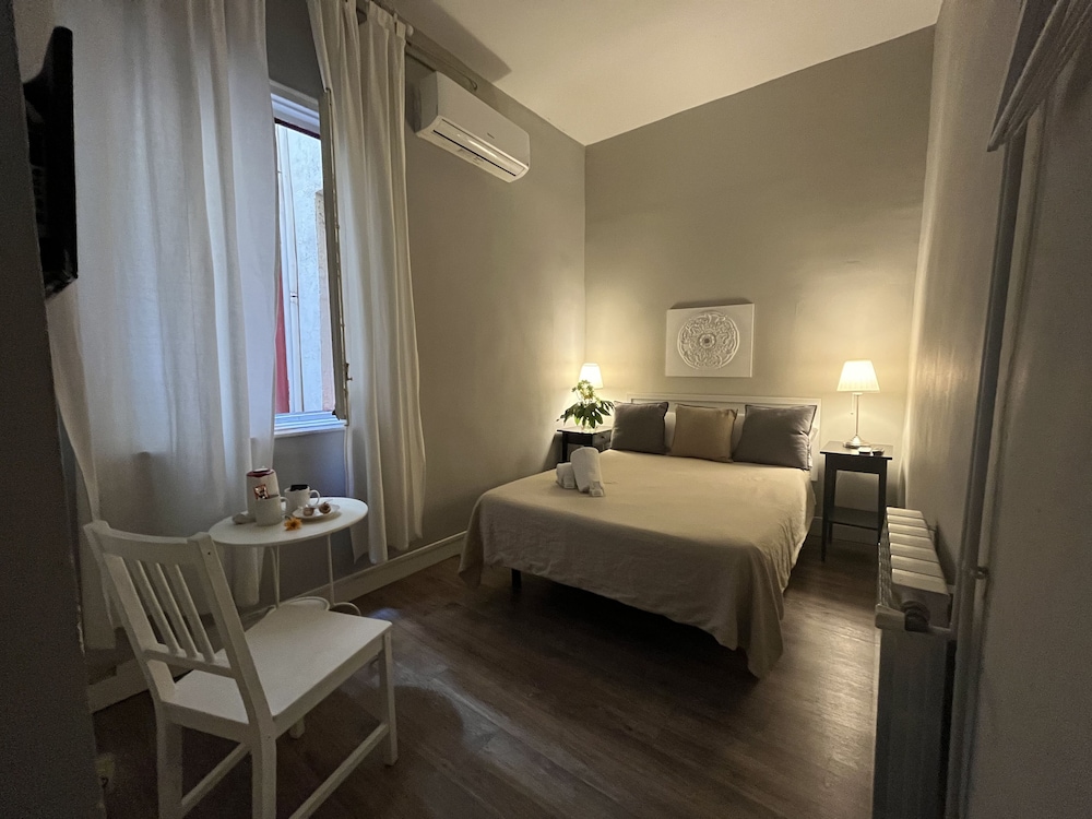Double Room (H11)