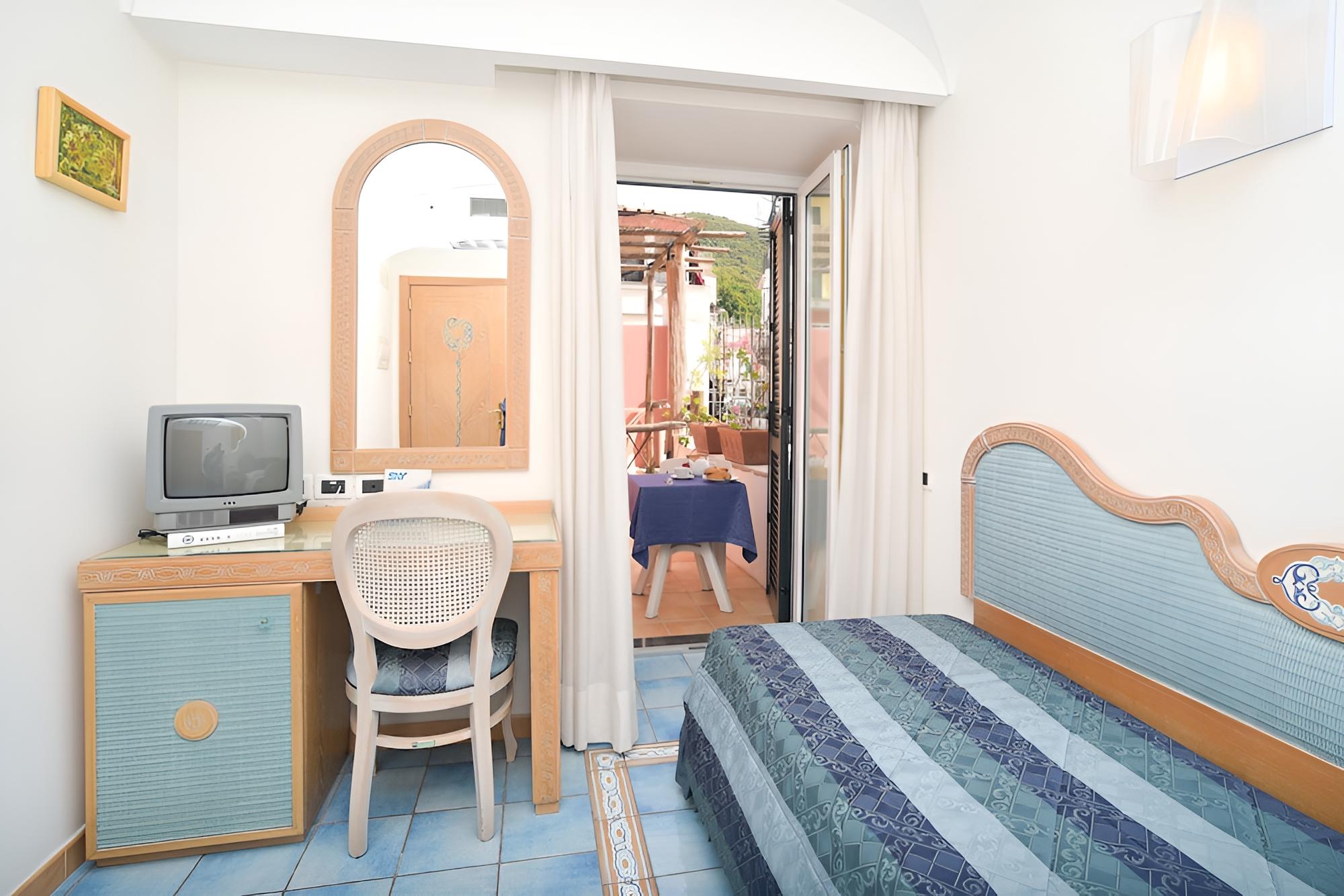 Standard Single Room photo 2