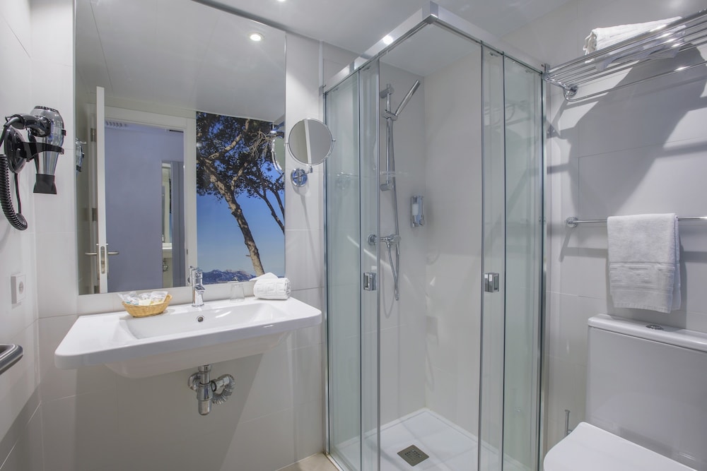 Triple Room, Balcony (2 Adults + 1 Child) - Photo 4