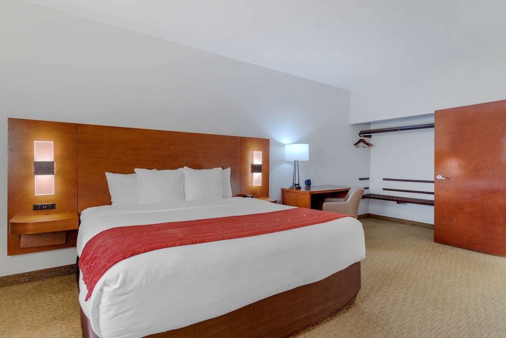 Suite, Multiple Beds, Non Smoking photo 2