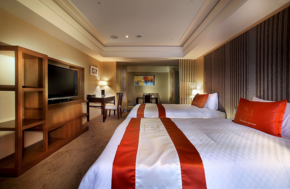 Deluxe Quadruple Room, Lake View photo 3