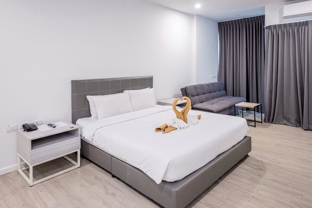 Deluxe Double Room, 1 King Bed, Non Smoking, City View