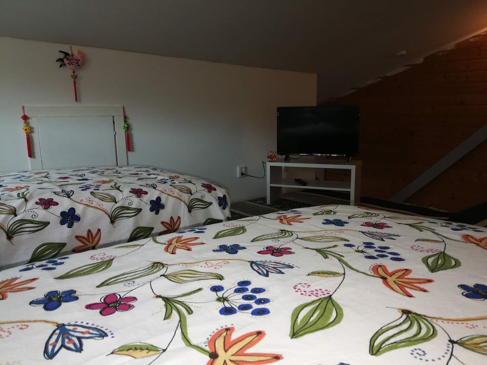 Room (2) photo 1