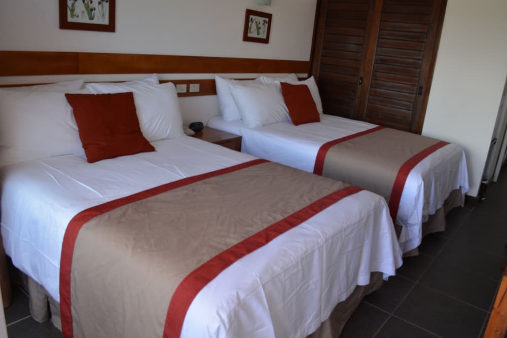 Standard Double Room, 2 Double Beds - Photo 9