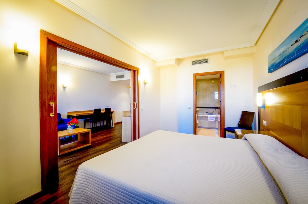 King Suite, Balcony - Photo 3