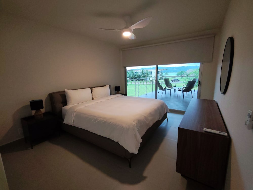 Deluxe Condo, 4 Bedrooms, Partial Ocean View, Garden Area