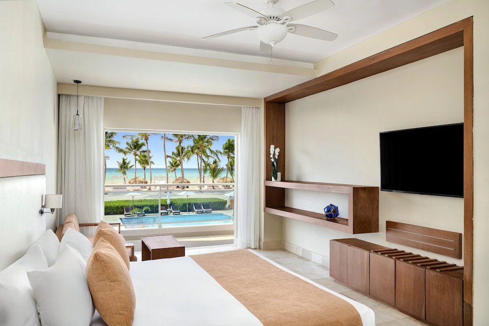 Sun Club Junior Suite Ocean Front King- Adults Only