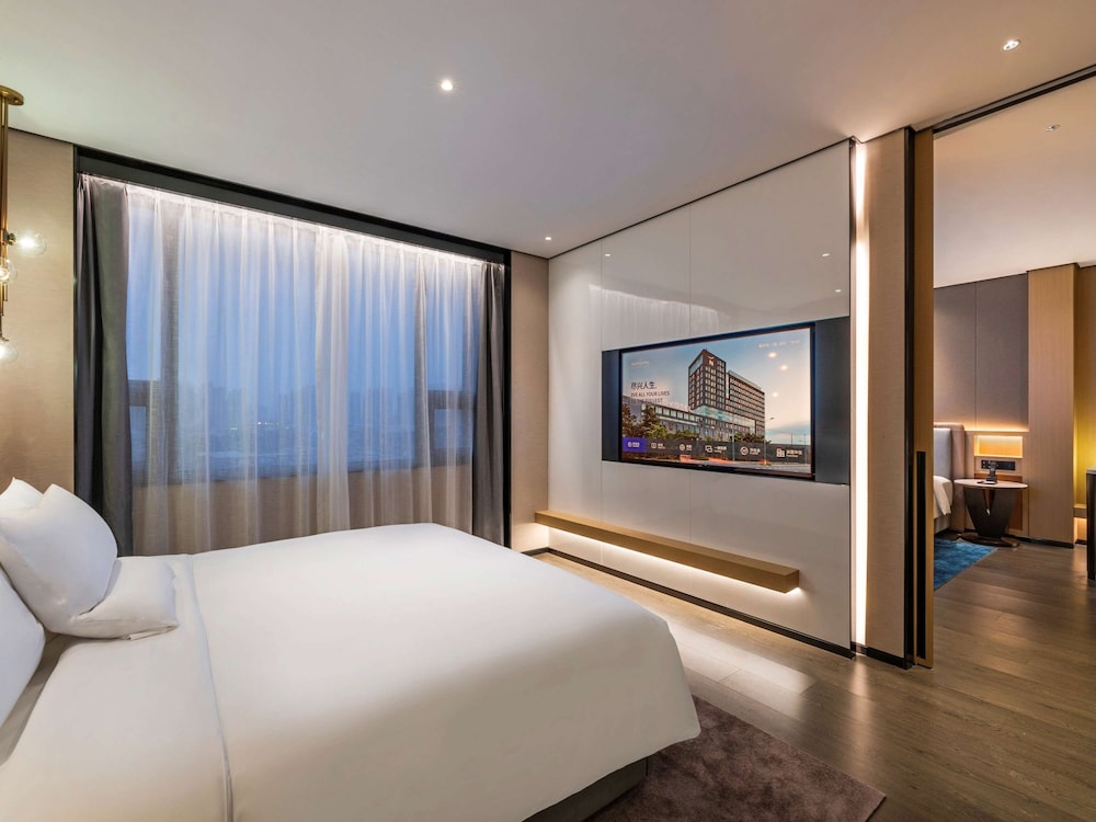 Deluxe Suite, Multiple Beds