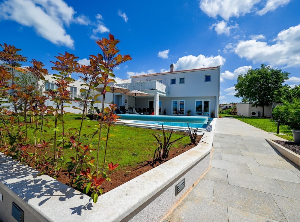 Villa (Four Bedroom Villa with Pool)