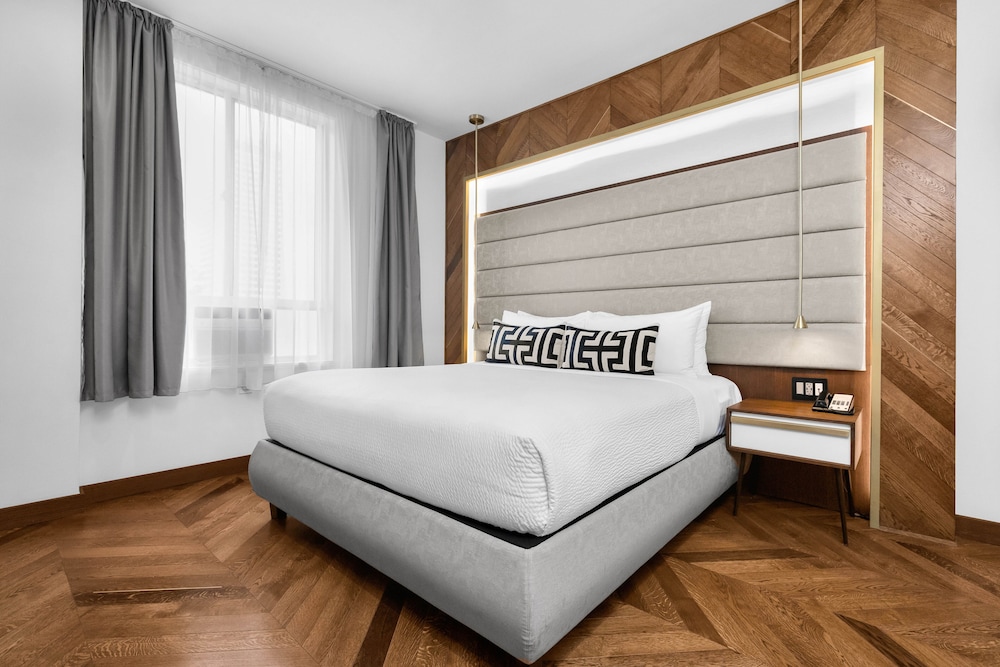 Suite, 1 King Bed with Sofa bed
