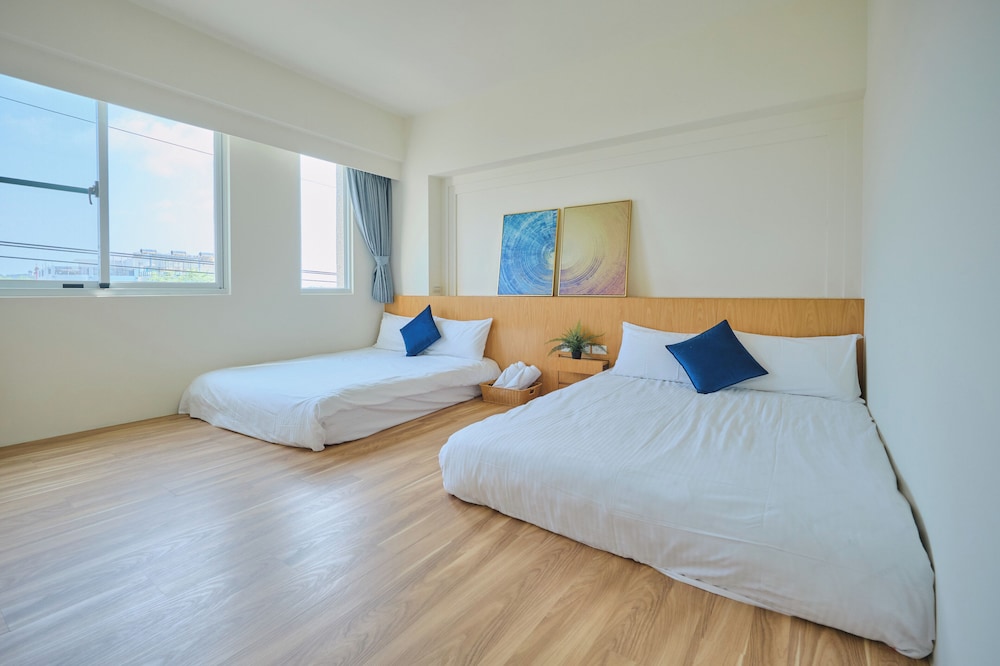 Comfort Quadruple Room, City View photo 1