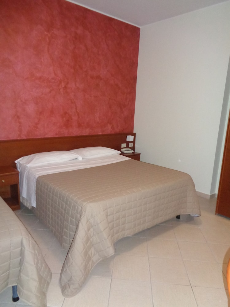 Classic Double or Twin Room photo 3