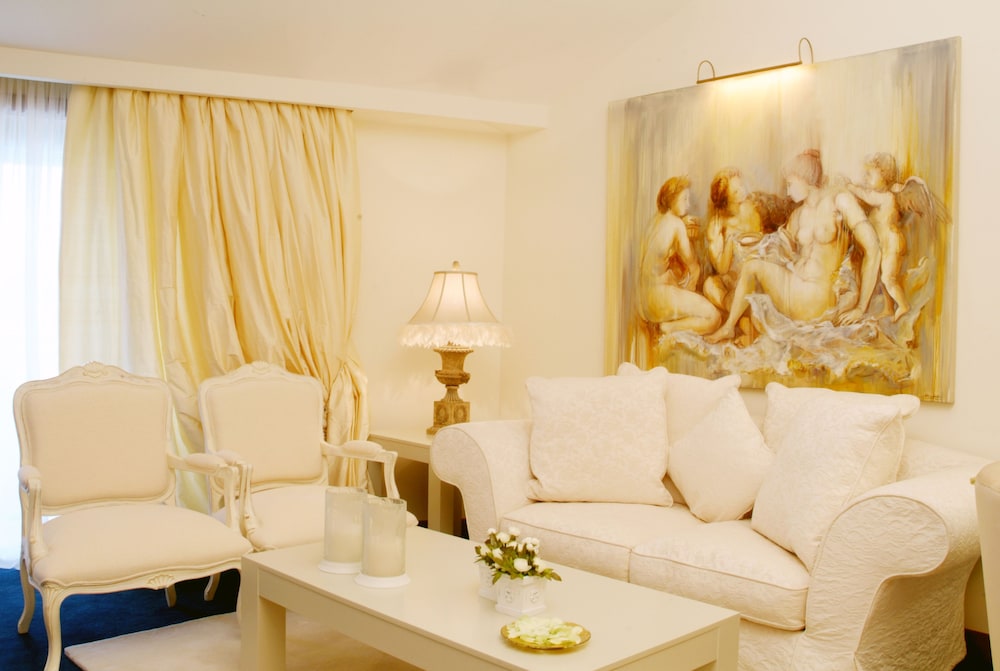 Suite thumbnail 6