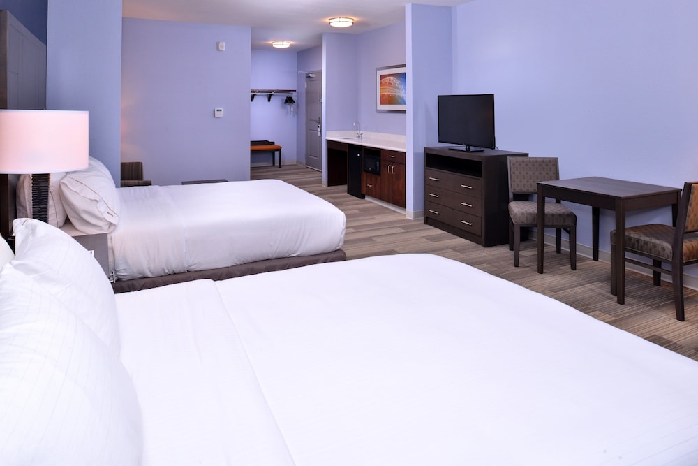 Suite, Multiple Beds photo 1