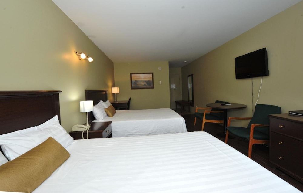 Classic Room, 2 Queen Beds, Pets Allowed photo 3