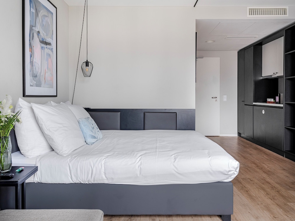 L Studio, Kitchenette, Lift, with A/C