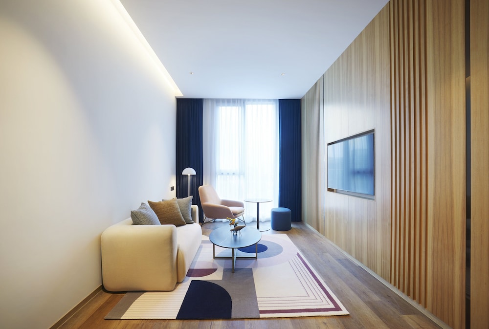 Suite, 1 Bedroom (Bath, Sofa Bed) - Photo 4