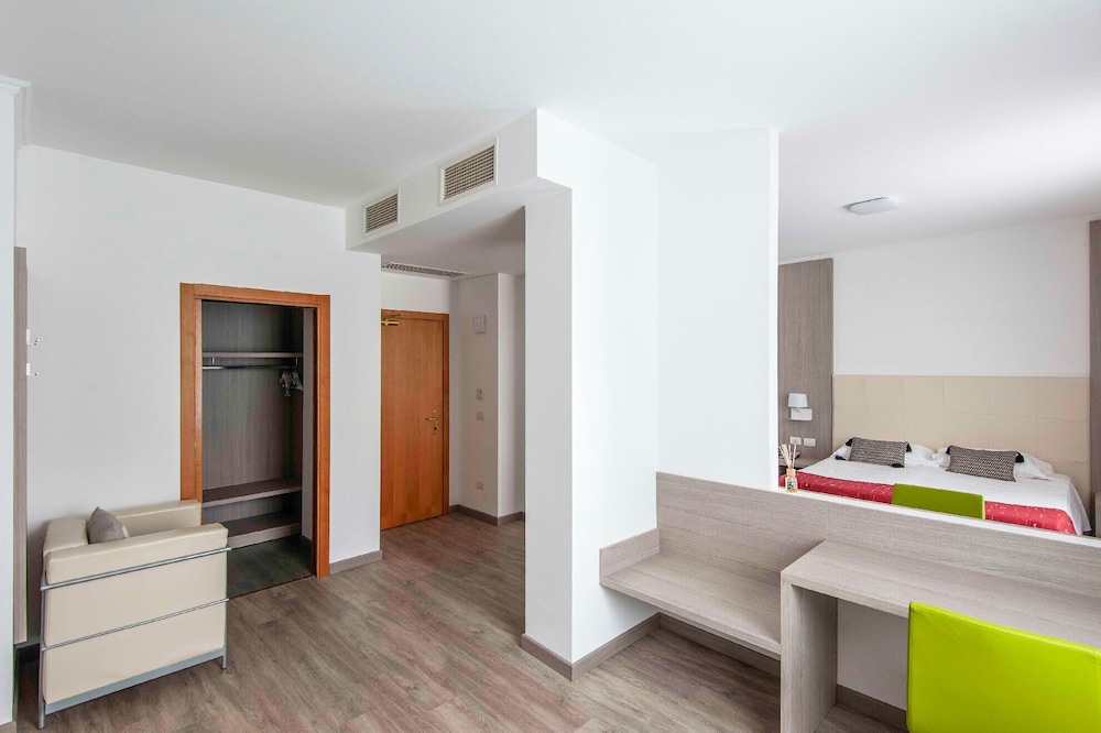 Deluxe Quadruple Room photo 2