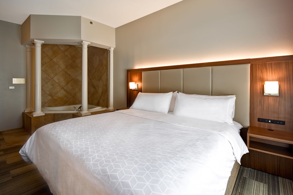 Suite, 1 King Bed, Jetted Tub - Photo 1