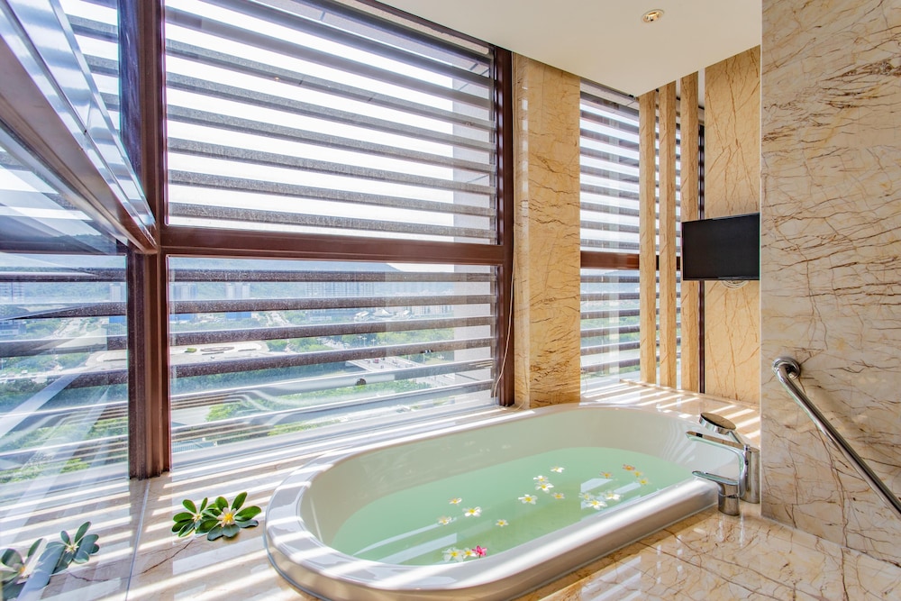 Business Suite photo 2