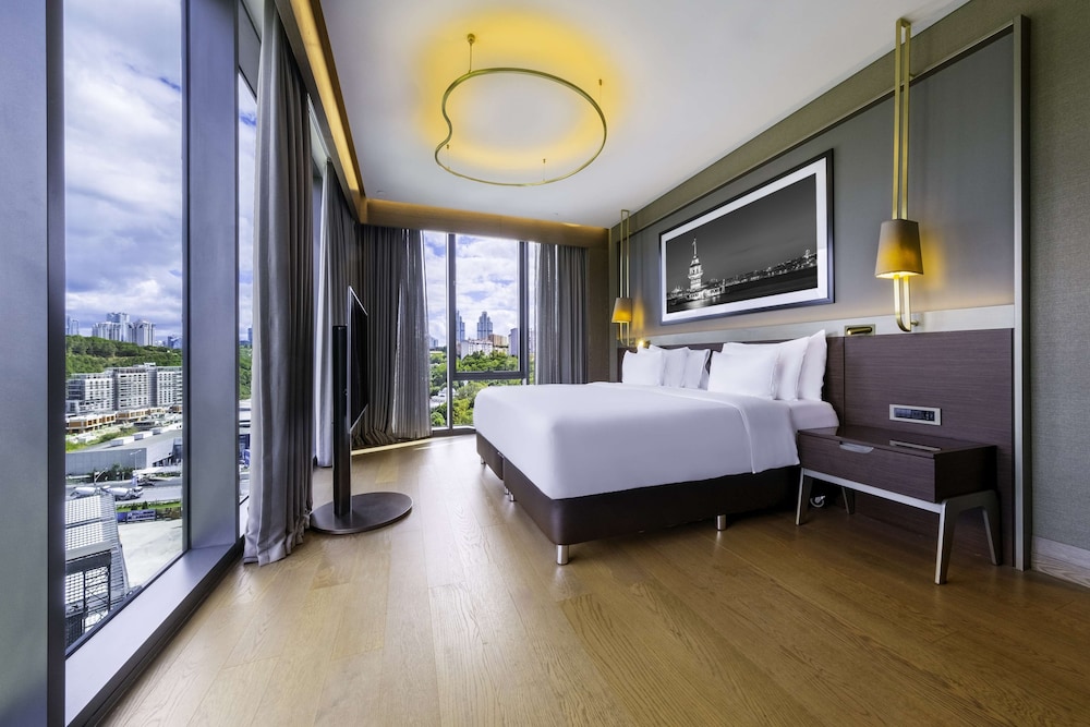 Suite, 1 Bedroom, City View with Lounge Access - Photo 10
