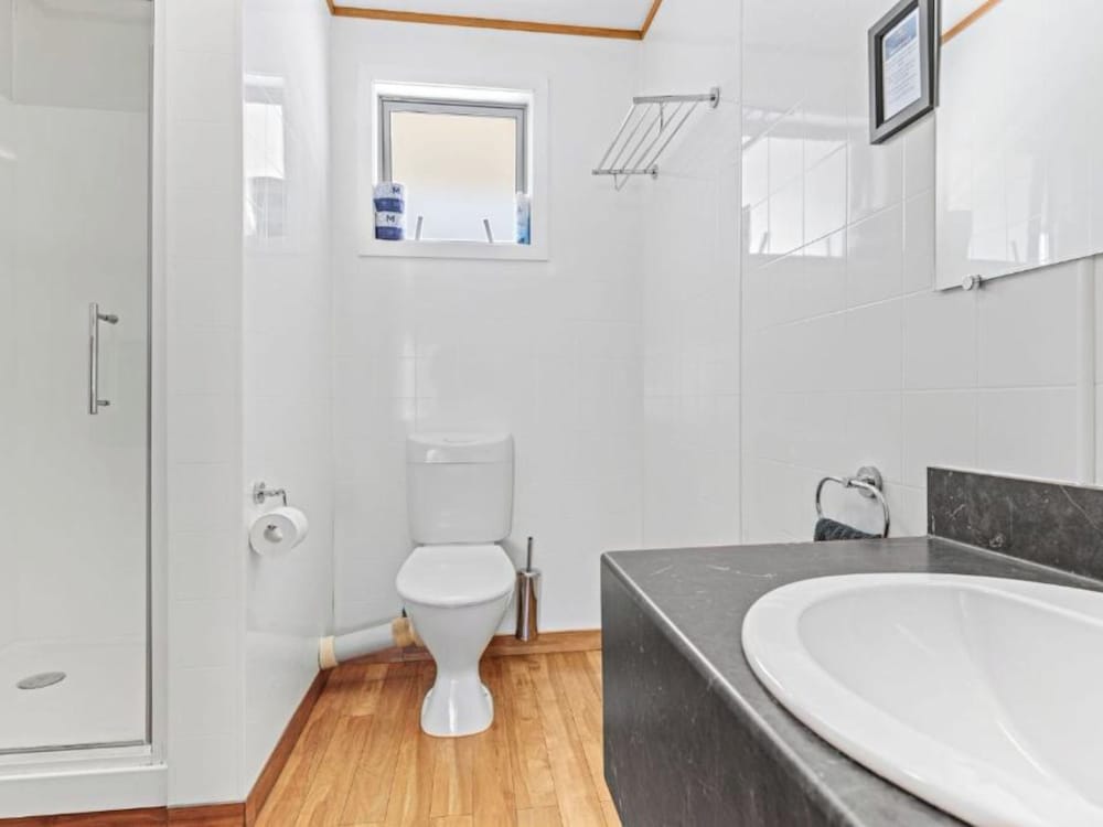 Executive One Bedroom Apartment thumbnail 6