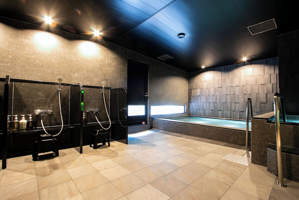 Deluxe Suite 5 Bed Spa & Sauna from 17:30~19:00 limited - Photo 2