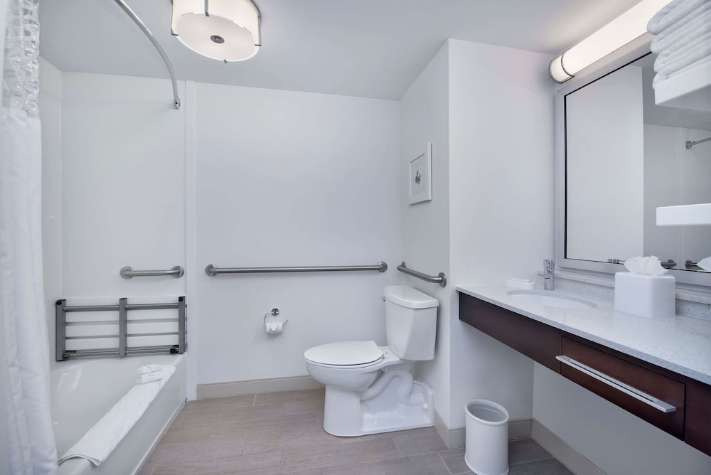 Room, 2 Double Beds, Accessible, Bathtub - Photo 3
