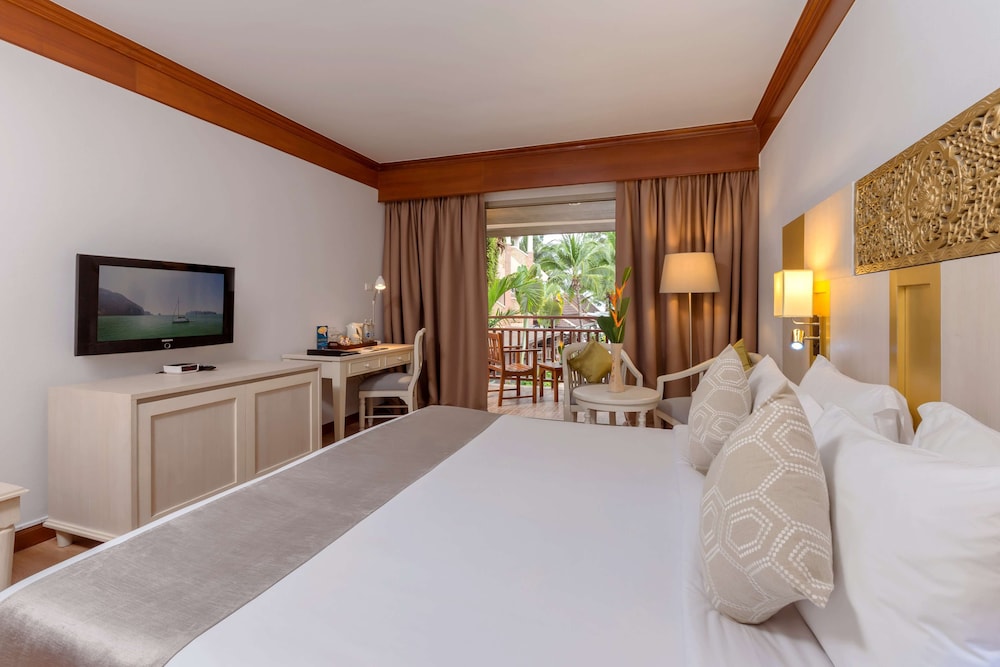 Deluxe Room, 1 King Bed, Balcony, Sea Facing - Photo 5
