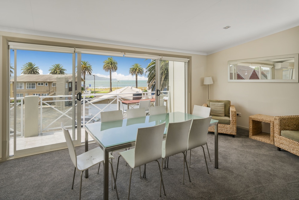 Luxury Apartment, 4 Bedrooms, Partial Ocean View photo 2