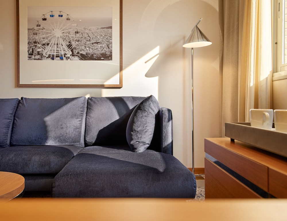 Classic Room, 1 King Bed, Accessible, Club Lounge Access photo 2