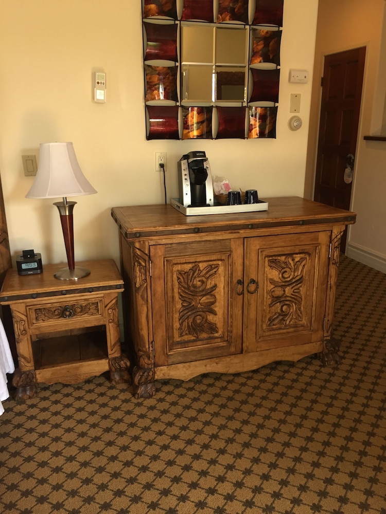 Deluxe Room, 1 King Bed - Photo 5