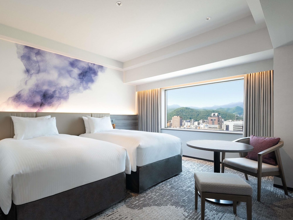 Superior Room, 3 Twin Beds (City Side)