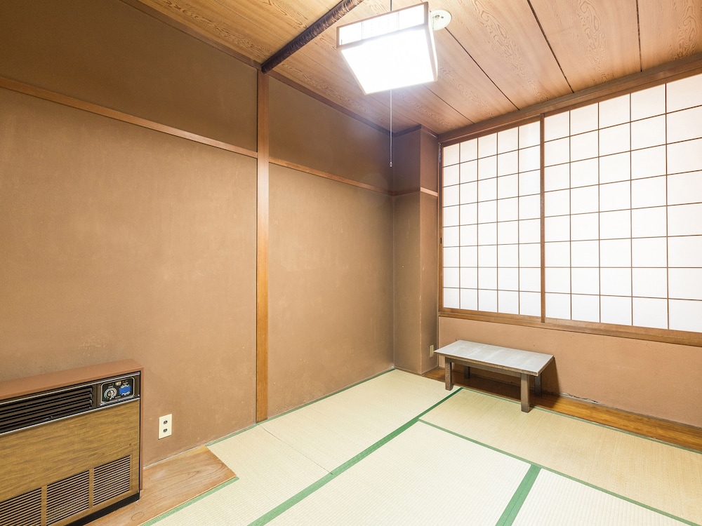 Japanese Style Twin Room with Shared Bathroom, Smoking photo 2
