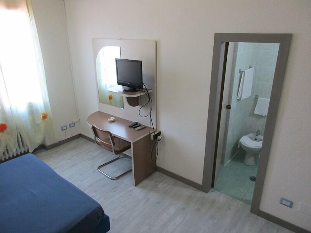 Single Room photo 3