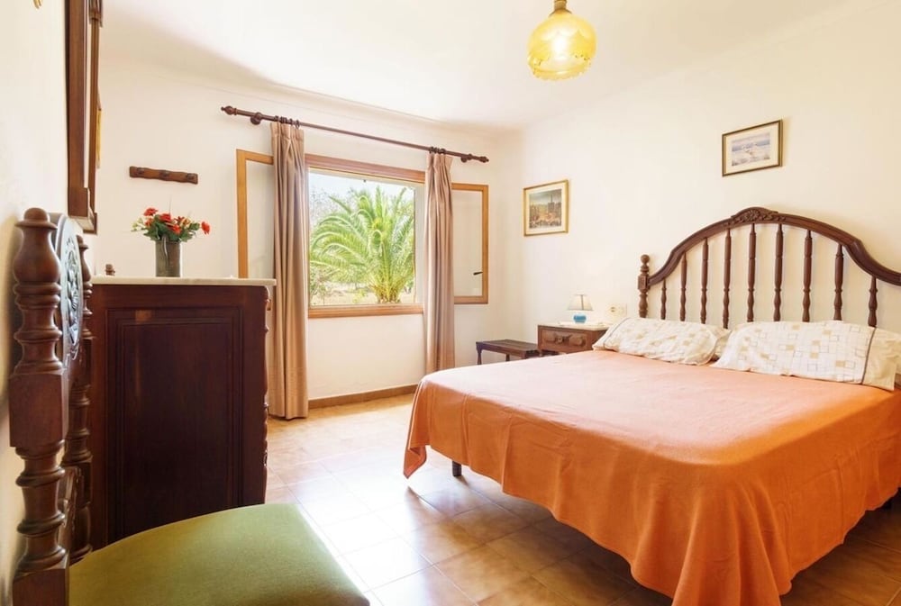Villa Familiar, 3 Dormitorios, Vista al Jardín