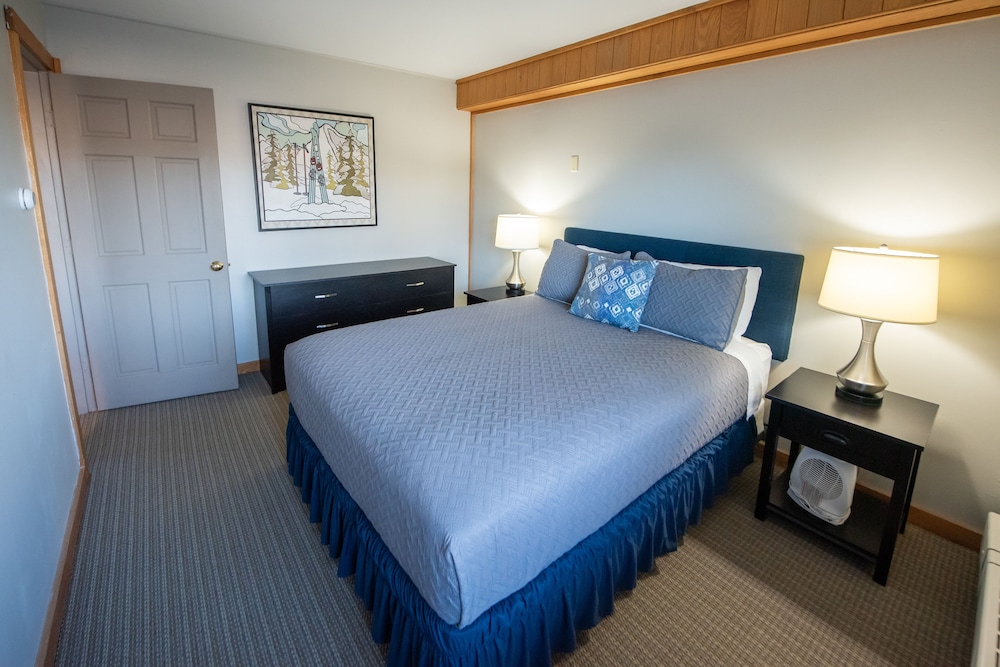 Superior Room, 1 Queen Bed with Sofa bed photo 3